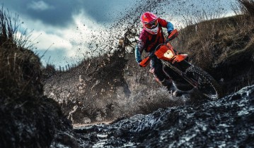 足彩网品牌：卢教练专访中盛赞布克，一直欣赏其独特球风，认定他是联盟顶尖球员