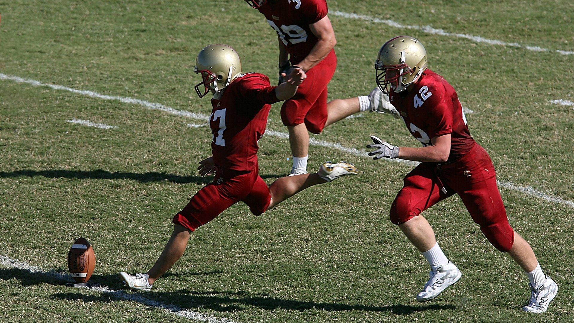 邮报曝猛料，梅努与曼联关系告急，那不勒斯成热门下家